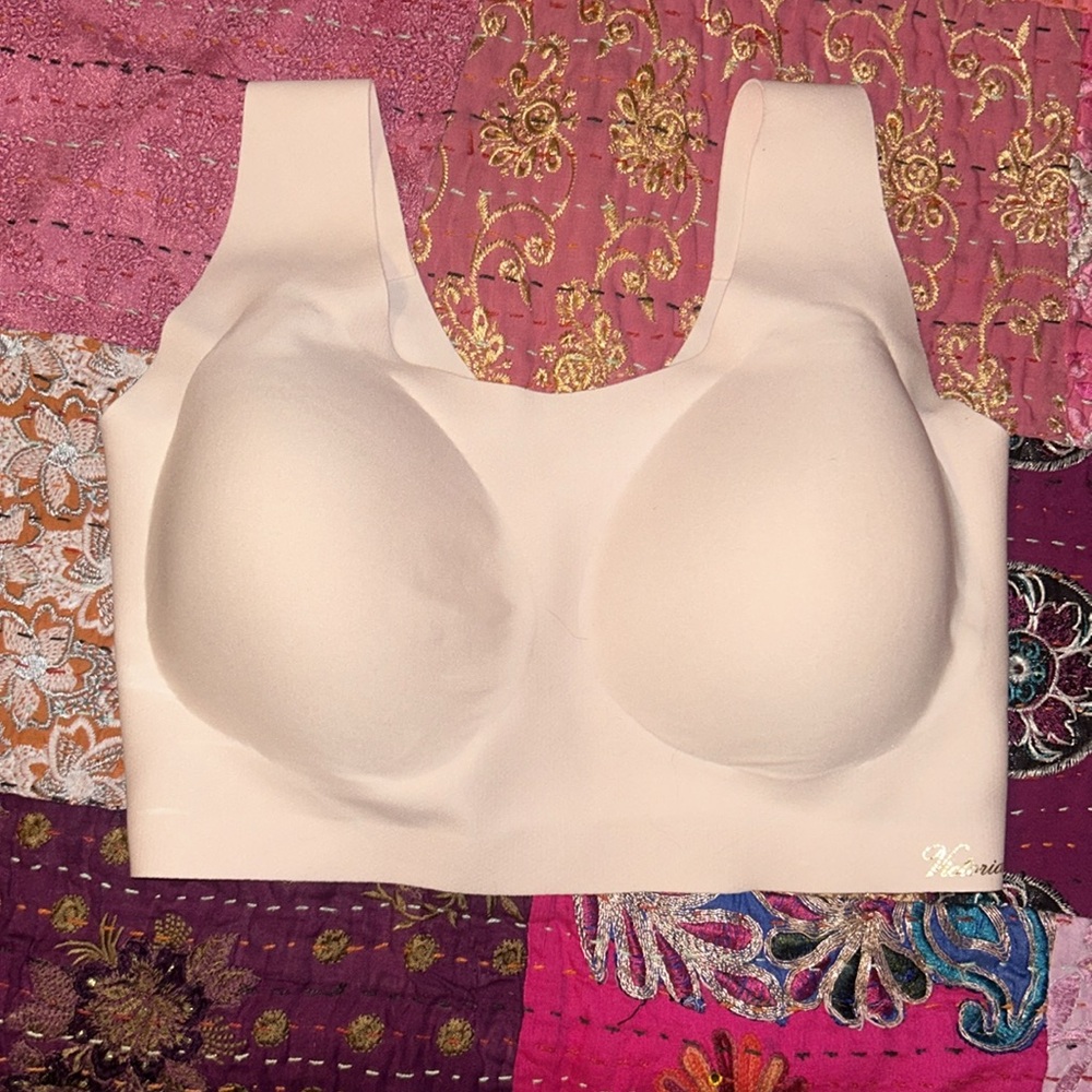NWOT  Victoria’s Secret Seamless Bra L-XXL